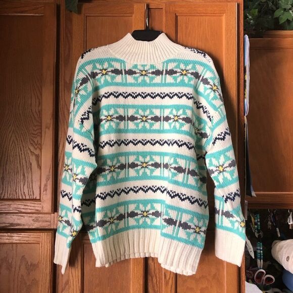 NWT American Eagle Mock Neck Printed Sweater Green Size S Cozy Warm - Picture 3 of 10